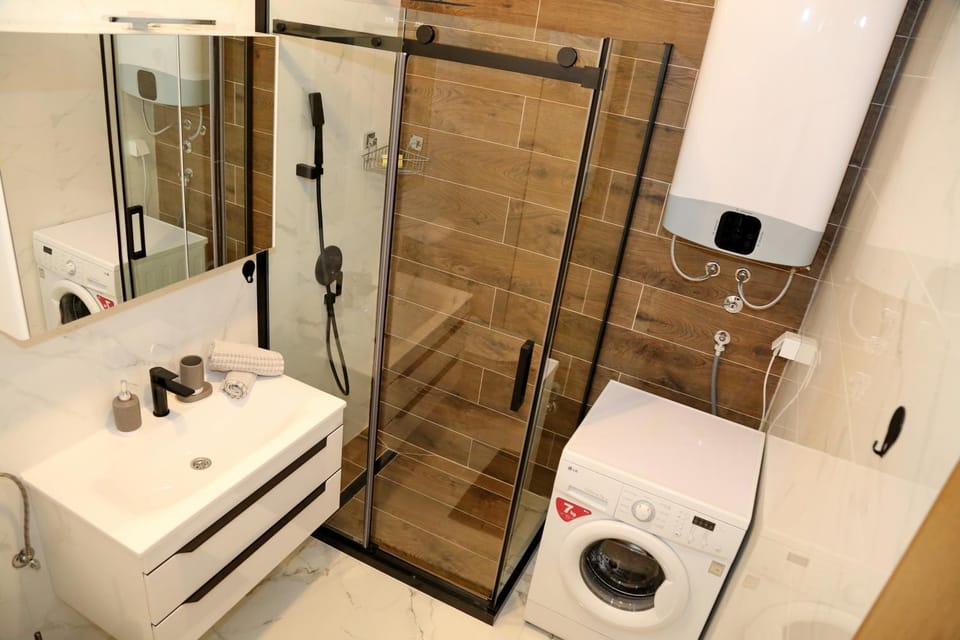 Shower, Bathroom, towels, washing machine