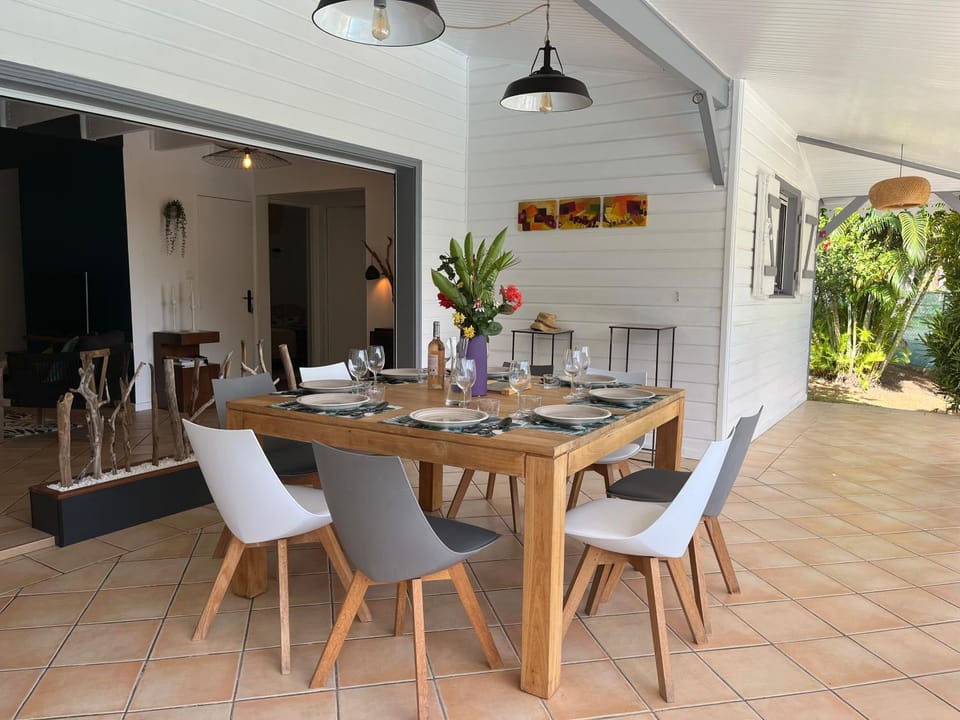 Patio, Balcony/Terrace, Living room, Seating area, Dining area