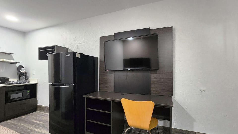 TV and multimedia, Coffee/tea facilities, Kitchen or kitchenette, Other, minibar, stove, toaster