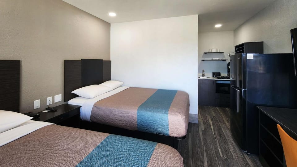 Bed, Bedroom, minibar