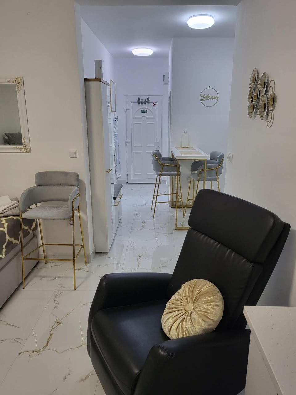 Kitchen or kitchenette, Seating area