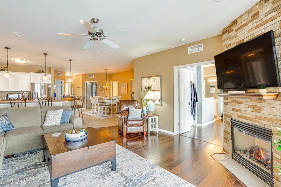 Osage Beach Condo Near Hiking and Shopping! Apartment in Osage Beach