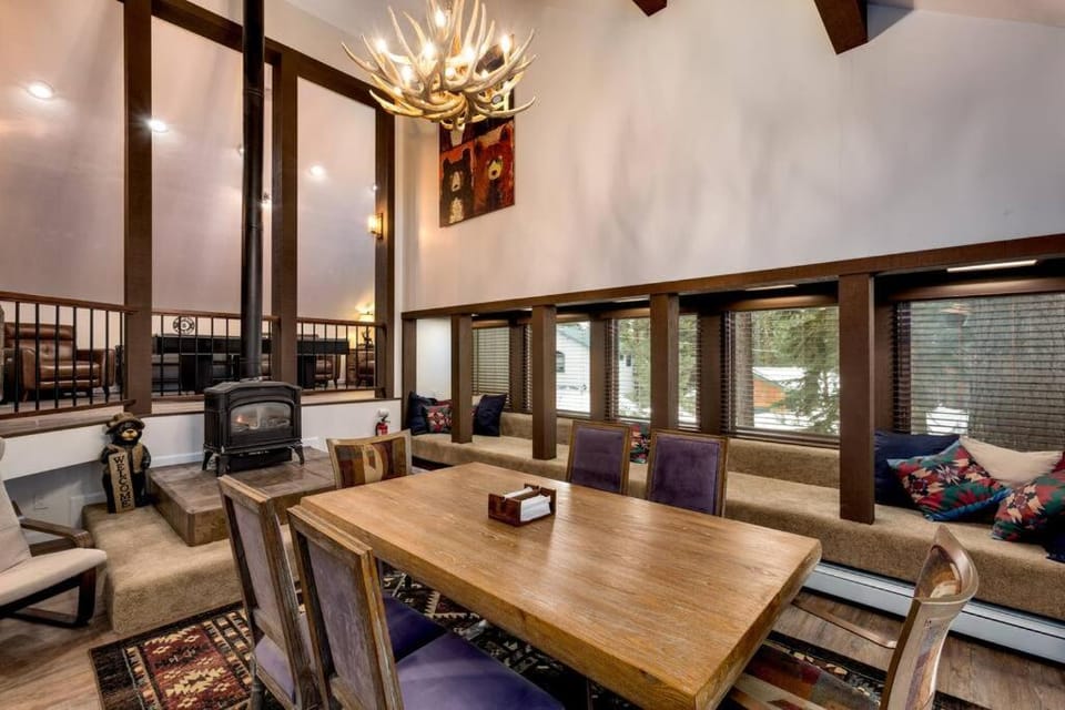 Seating area, Dining area