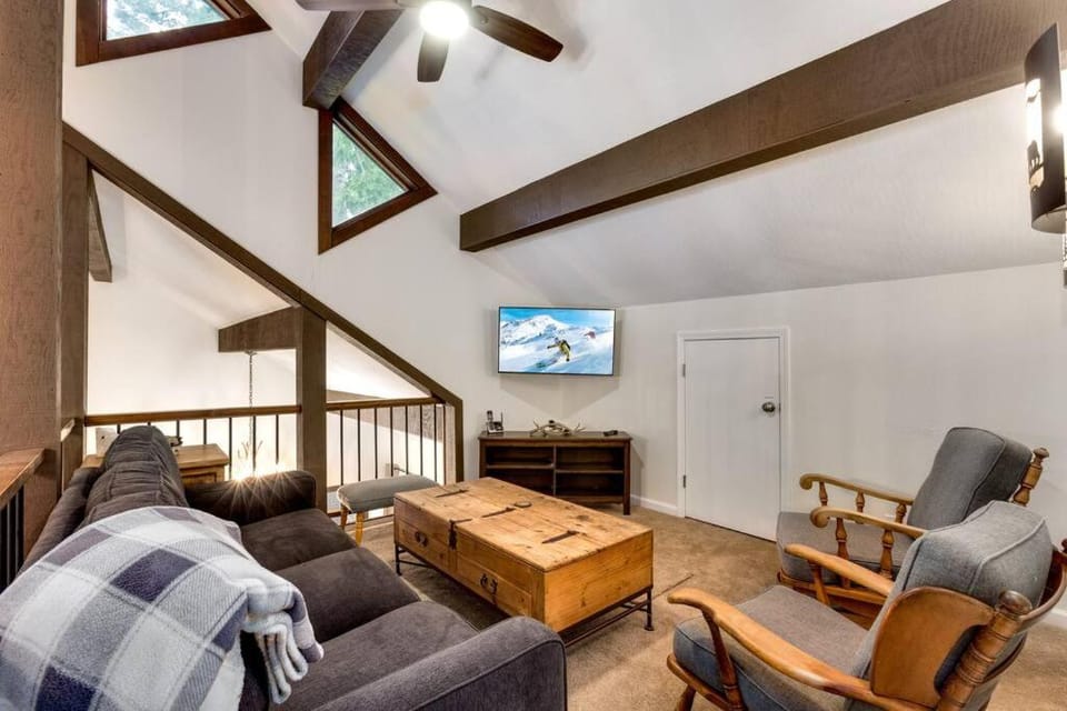 Communal lounge/ TV room, TV and multimedia, Evening entertainment
