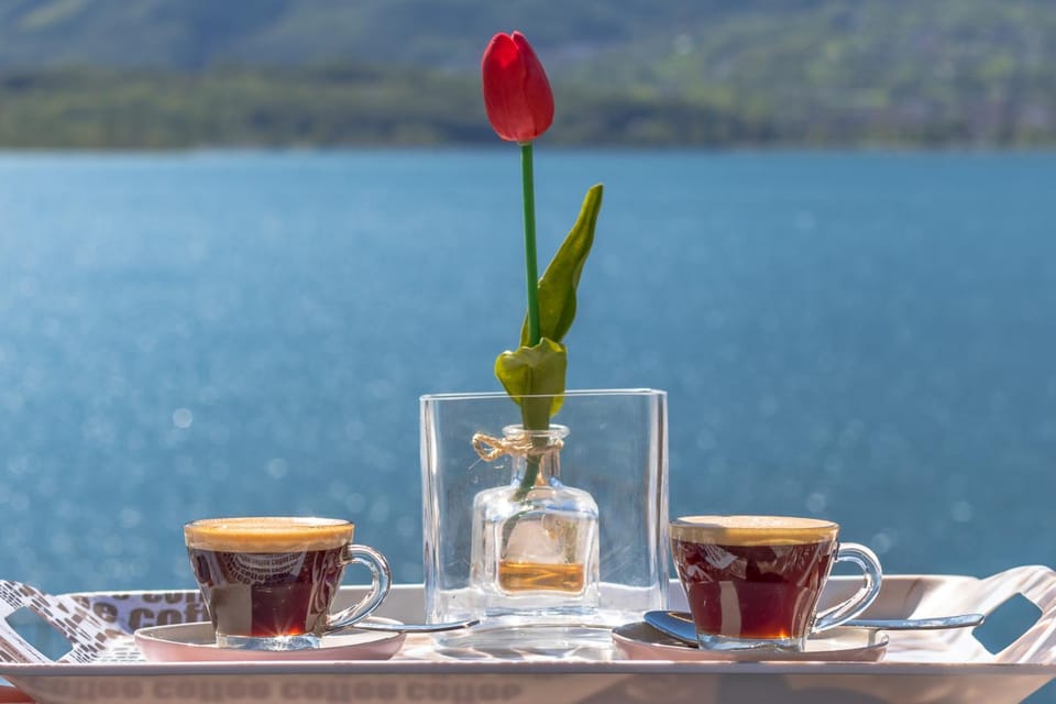 Day, Natural landscape, Coffee/tea facilities, Lake view, Mountain view