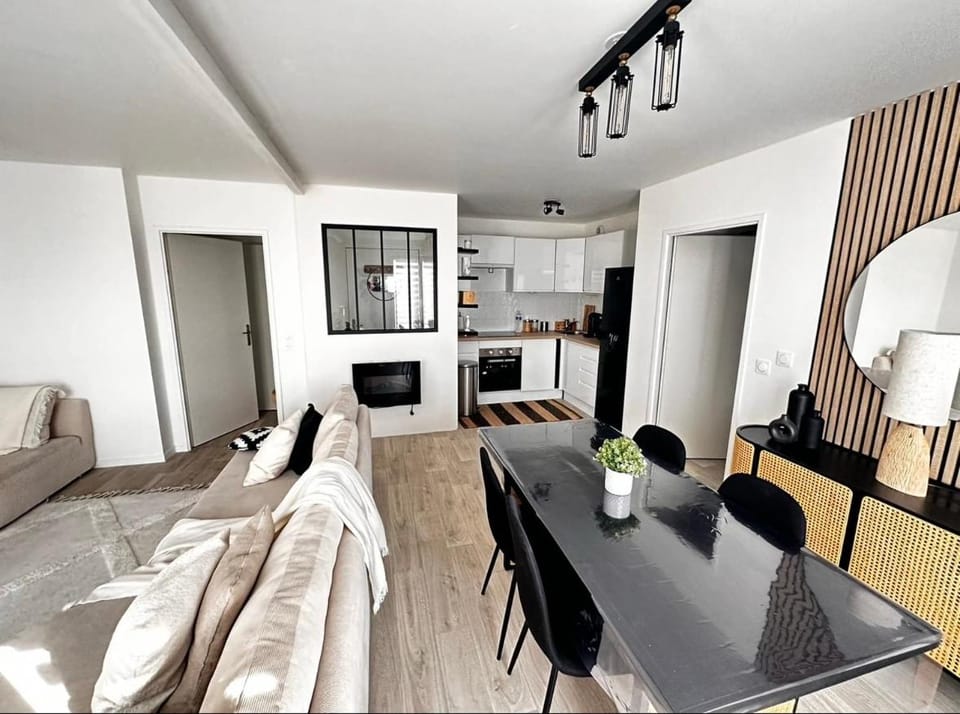 Grand F2 dernier etage belle vue Apartment in Île-de-France