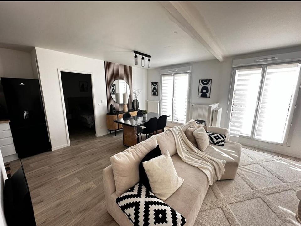 Grand F2 dernier etage belle vue Apartment in Île-de-France