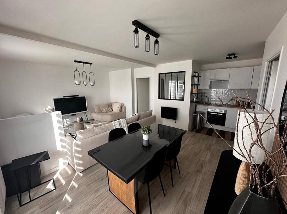 Grand F2 dernier etage belle vue Apartment in Île-de-France