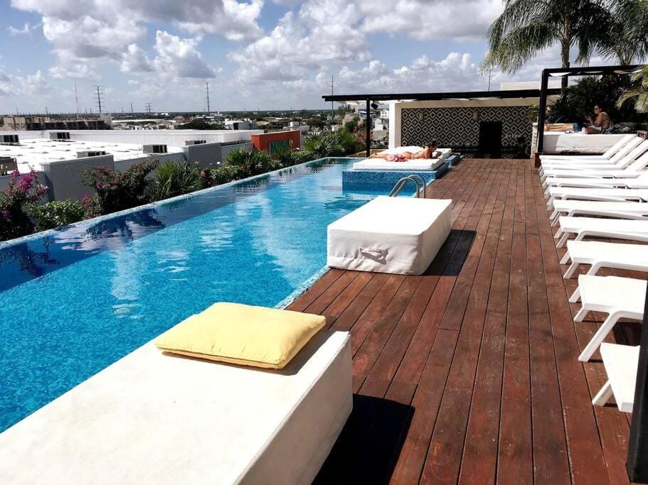 Swimming pool