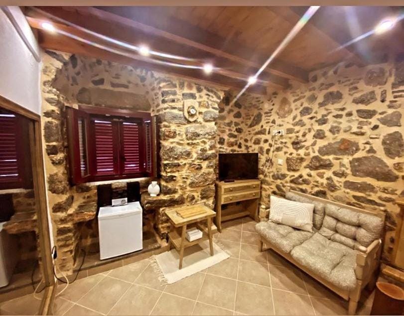 August castle house House in Decentralized Administration of the Aegean