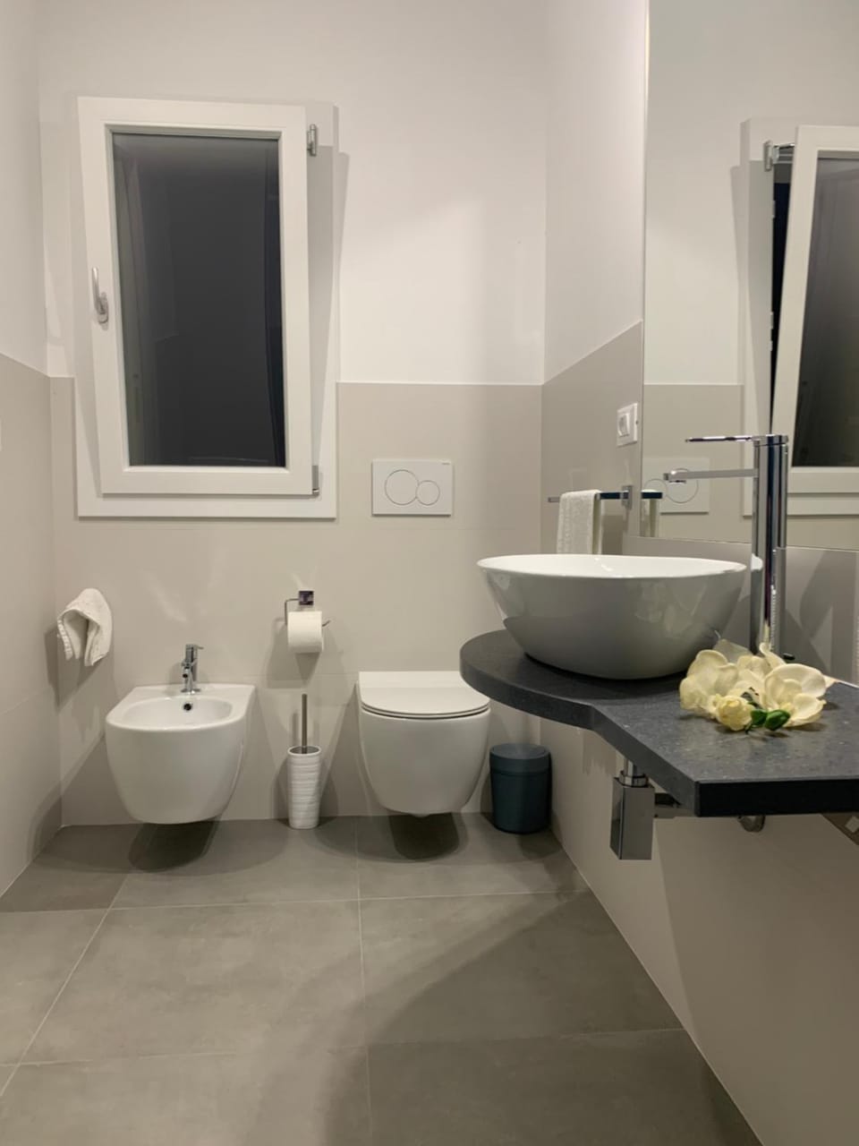 Toilet, Bathroom, bidet, towels