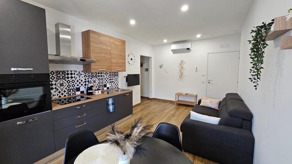 TV and multimedia, Kitchen or kitchenette, Living room, Dining area, air conditioner