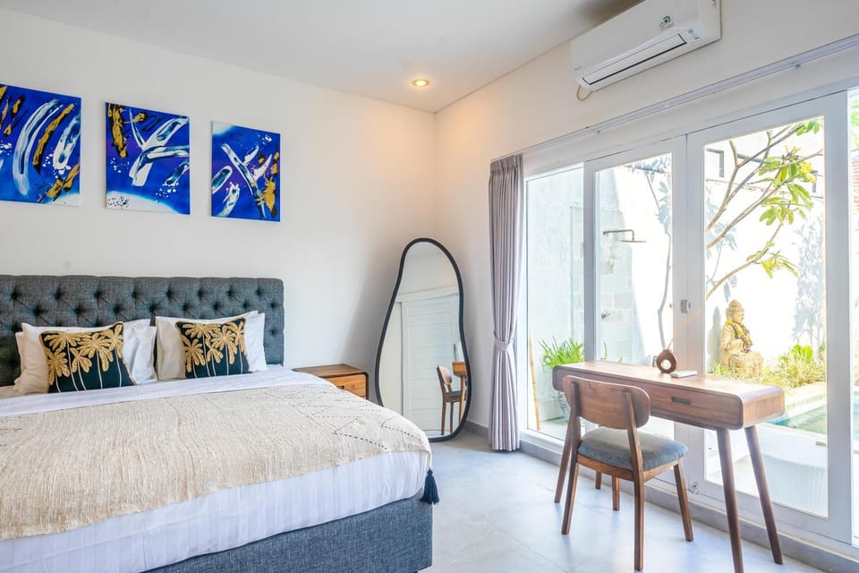 Bed, Photo of the whole room, Bedroom, air conditioner