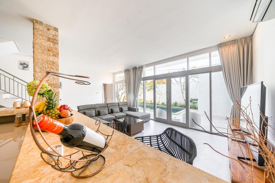 Kitchen or kitchenette, Living room, Seating area