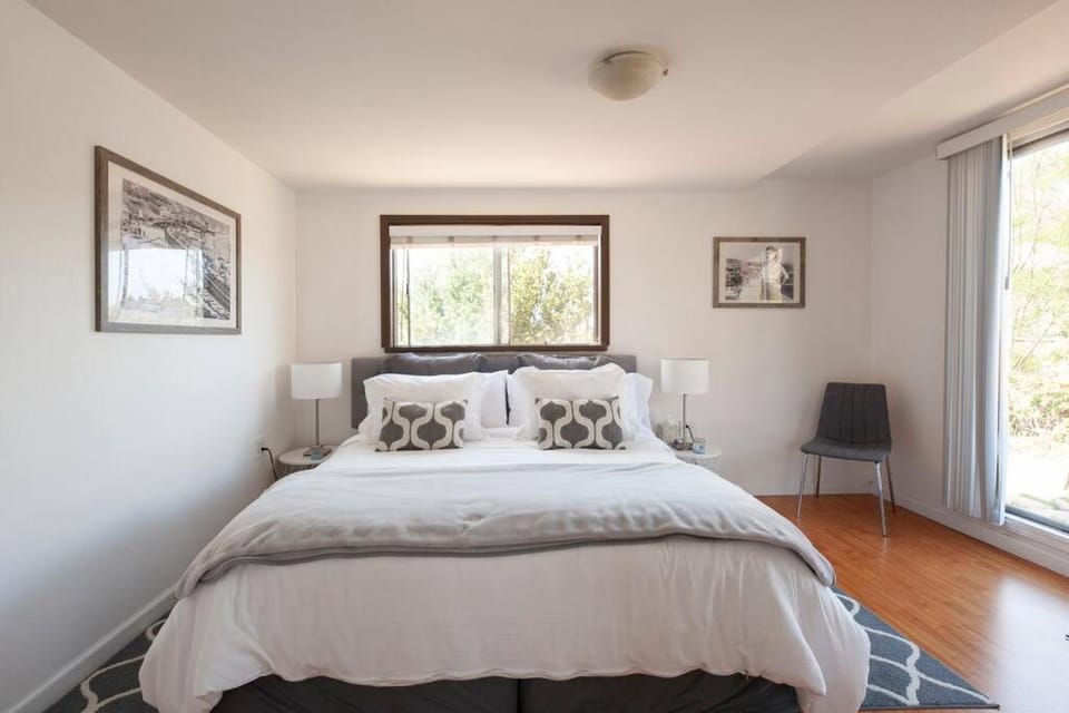 30 PCT OFF! Malibu Serene Cottage with King Bed, Beach, BBQ House in Malibu