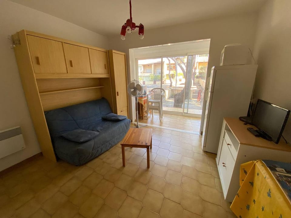 Studio Cabine 4 Pers, Terrasse, Parking Privé, Proche Plage et Commerces, La Franqui - FR-1-81-585 Cabin in Leucate