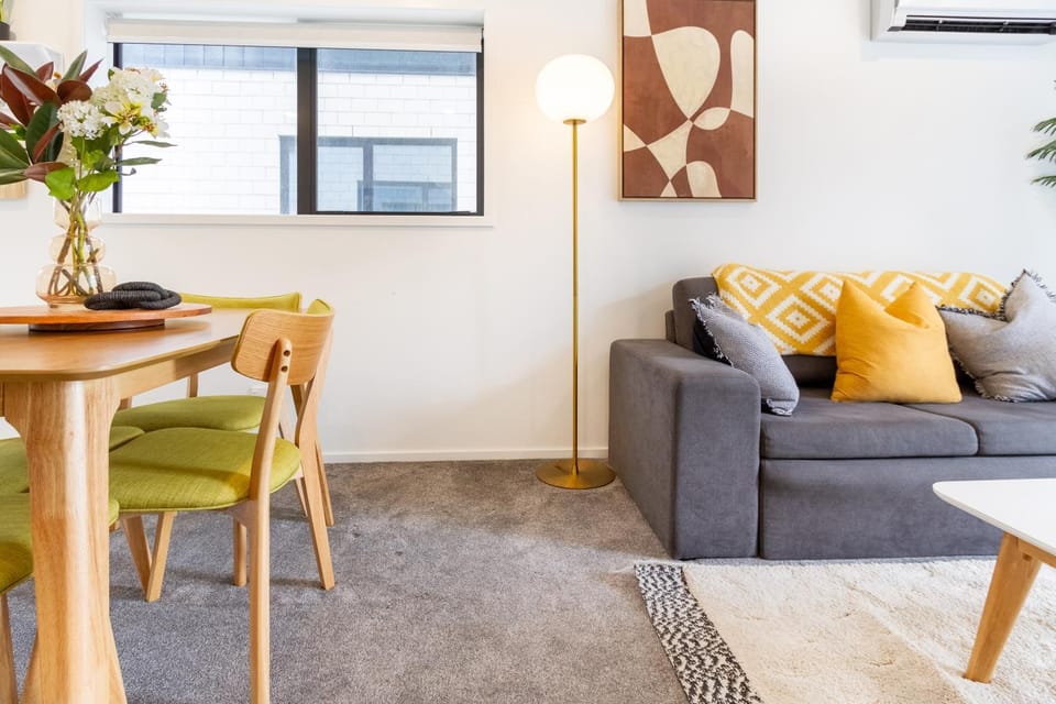 Living room, Photo of the whole room, Decorative detail, Dining area, hair dresser, air conditioner