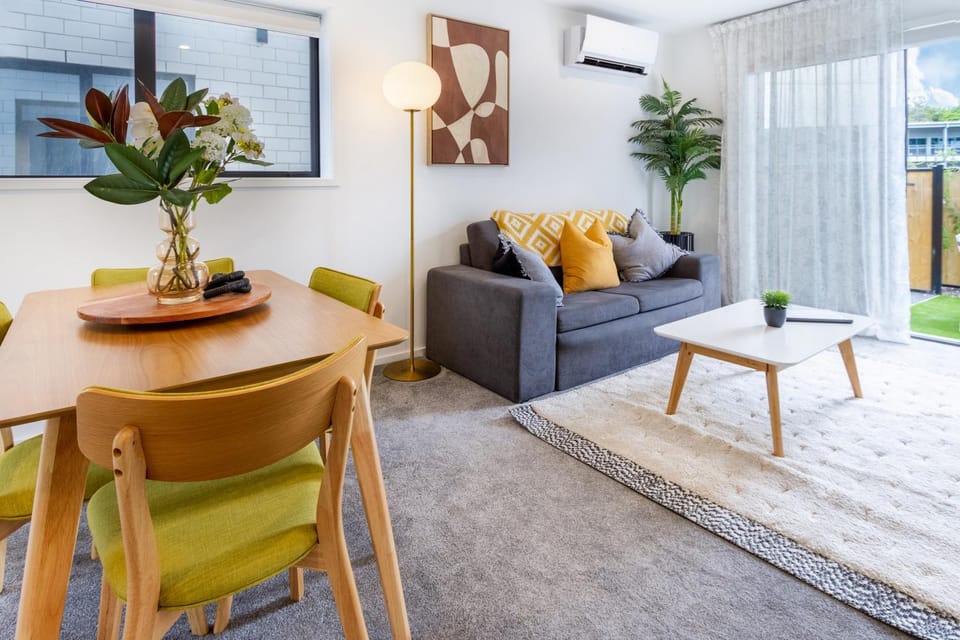 Living room, Photo of the whole room, Decorative detail, Dining area, air conditioner