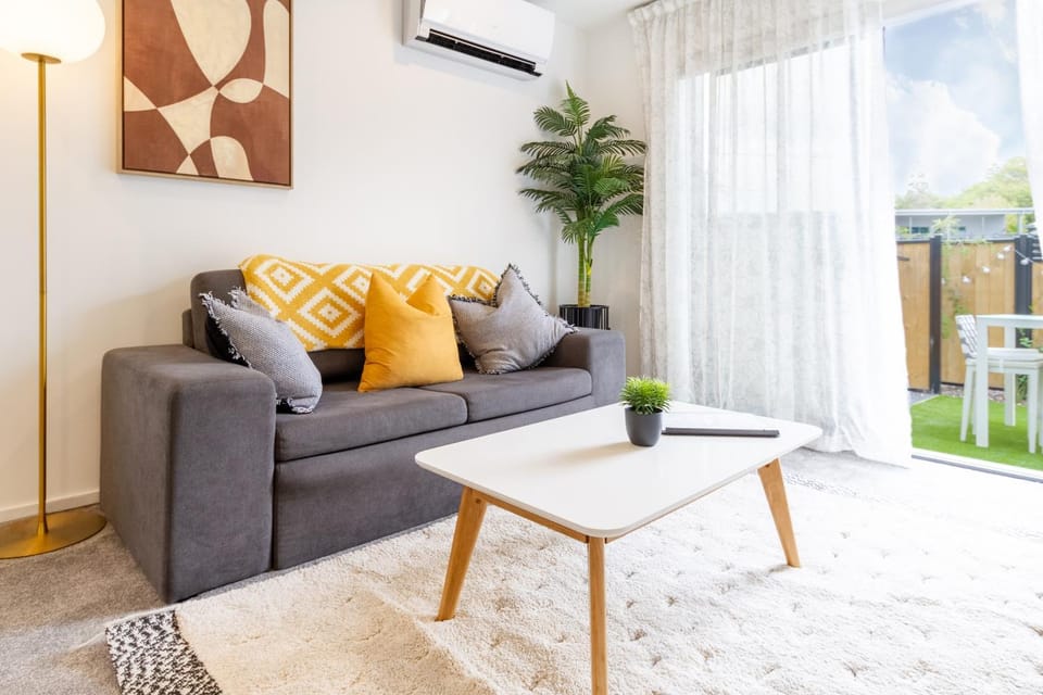 Garden, View (from property/room), Living room, Photo of the whole room, Decorative detail, Garden view, air conditioner