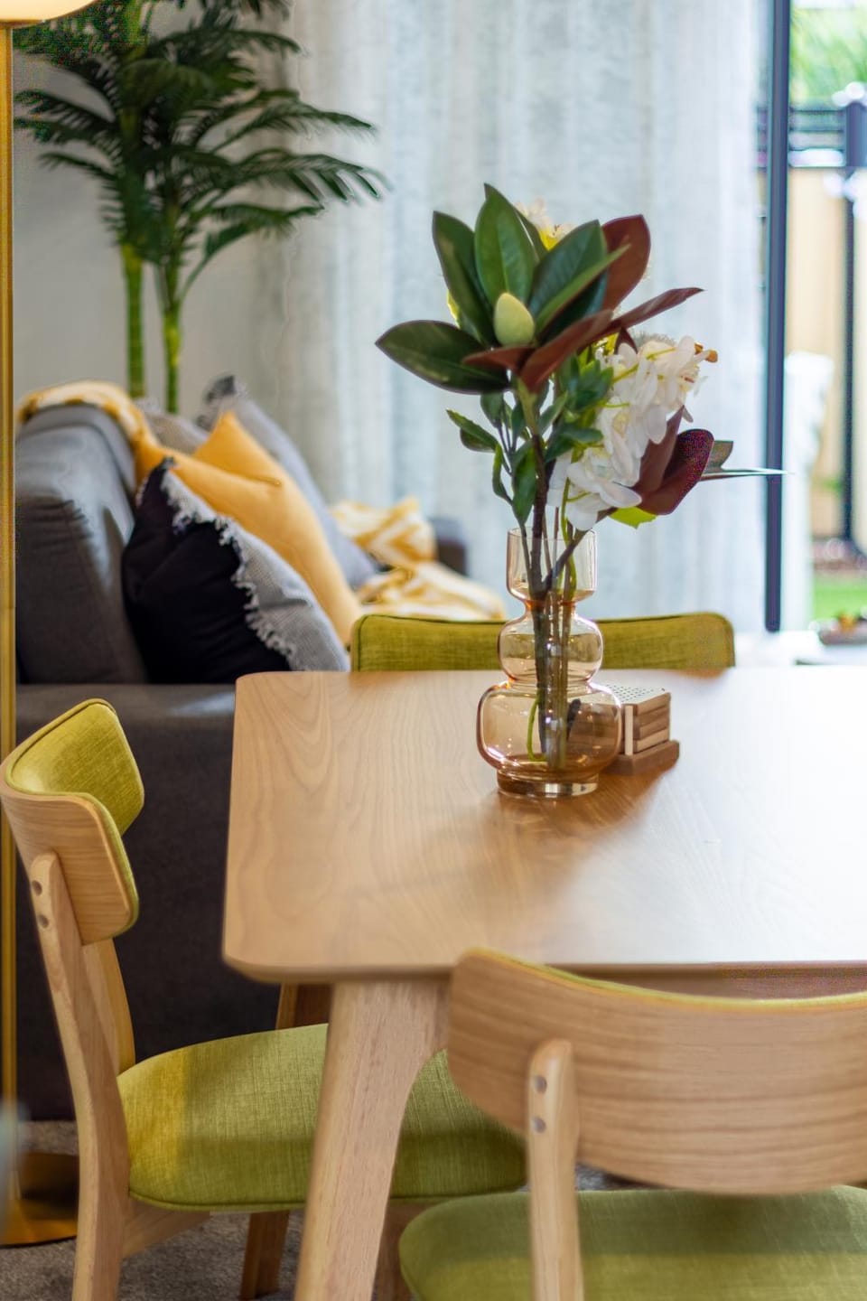 Living room, Decorative detail, Seating area, Dining area