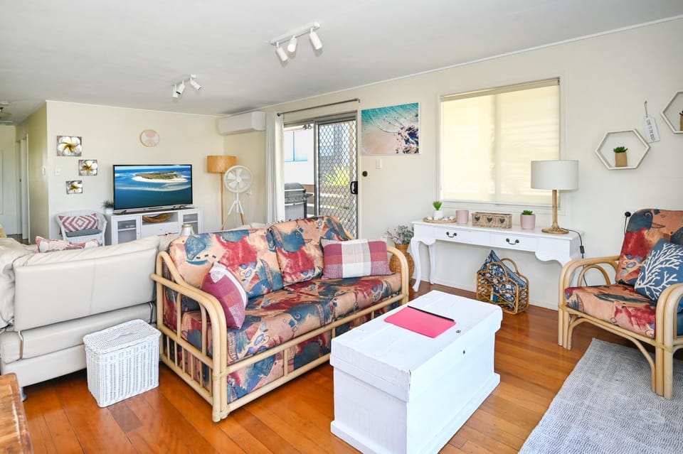 Communal lounge/ TV room, TV and multimedia, Living room, Seating area