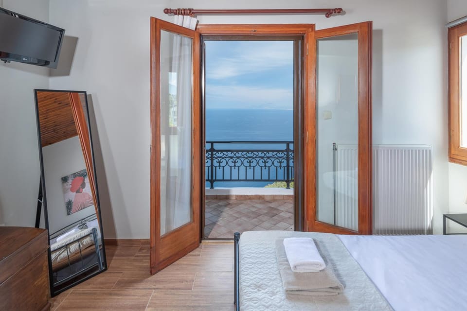 Bed, Balcony/Terrace, Photo of the whole room, Bedroom, Sea view