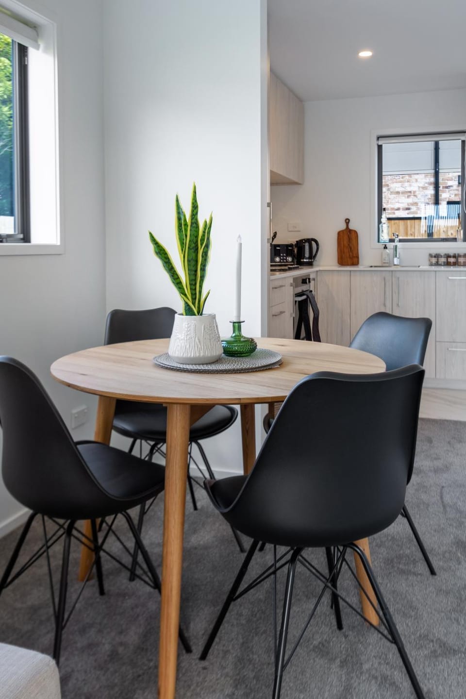 Kitchen or kitchenette, Photo of the whole room, Decorative detail, Dining area, furniture