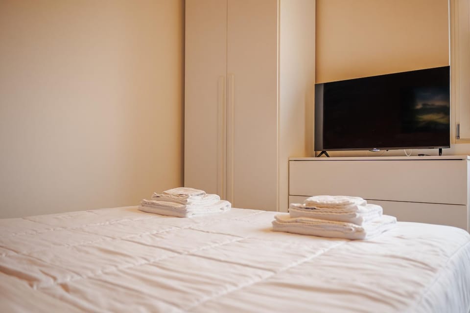 Tosa Apartment - Free WiFi, Air Conditioning & Private Parking Apartment in Imola