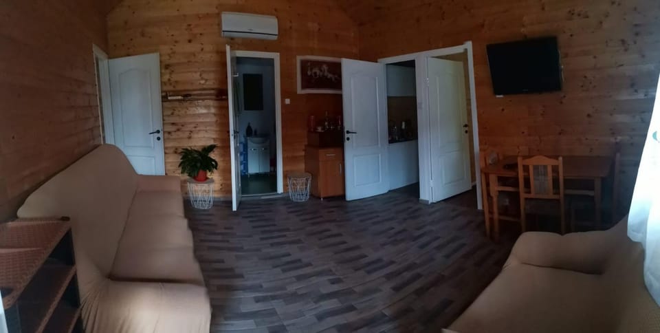 Cabana Oprișor Nature lodge in Romania