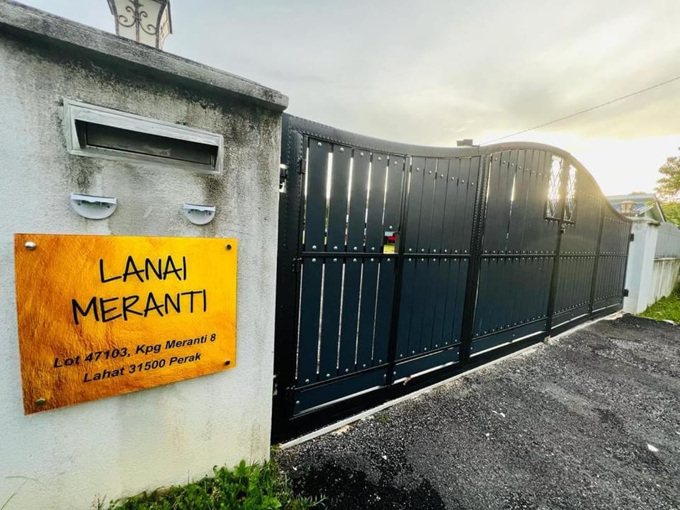 Lanai Meranti Vacation rental in Perak Tengah District