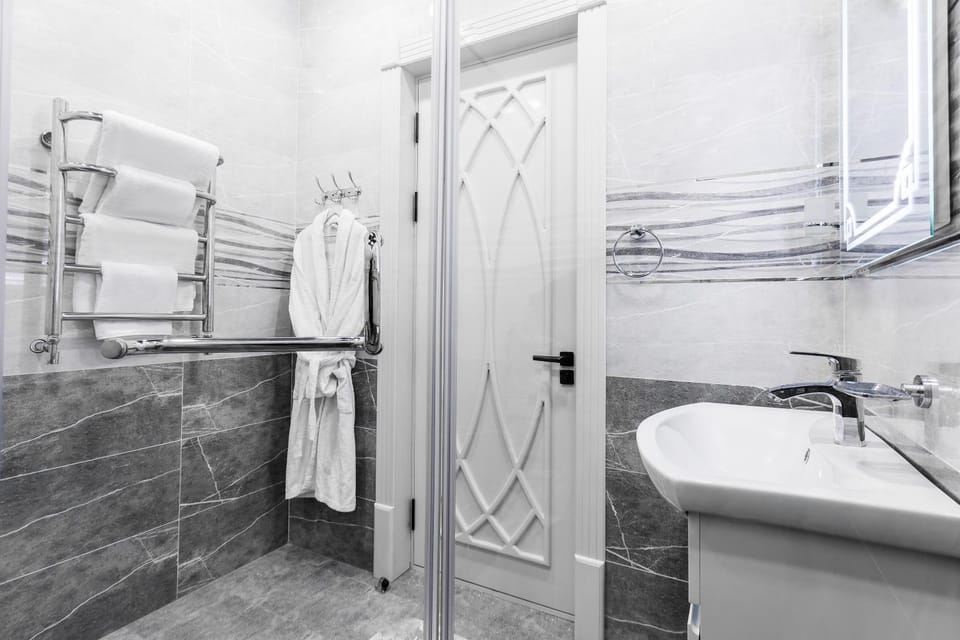 Shower, Bathroom, towels