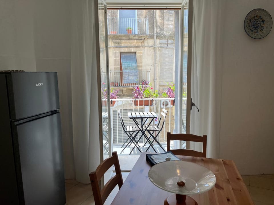 View (from property/room), Balcony/Terrace, Kitchen or kitchenette, Dining area, oven
