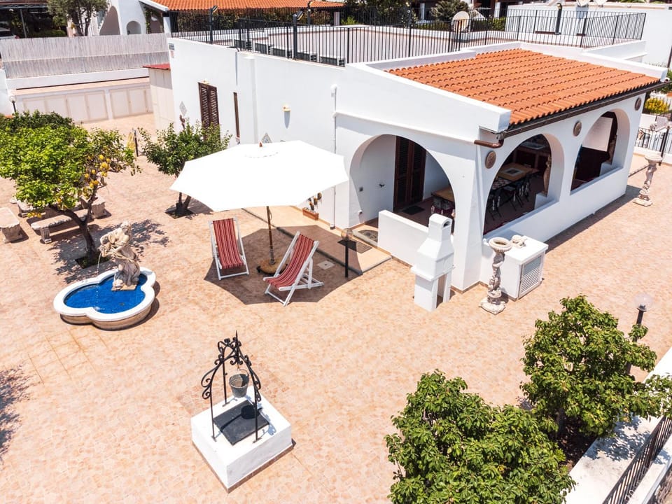 Balcony/Terrace, sunbed