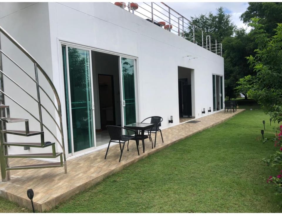 Chiang Khan Riverside Bungalows Apartment in Vientiane Province, Laos