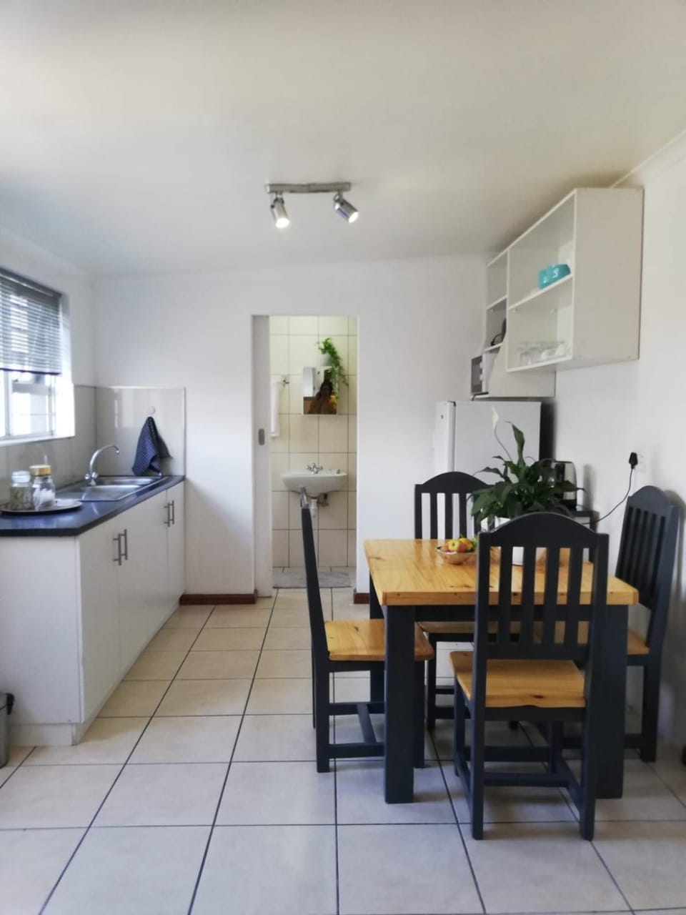 Rondebosch East Garlandale STRICTLY HALAAL, fresh garden cottage Bed and Breakfast in Cape Town