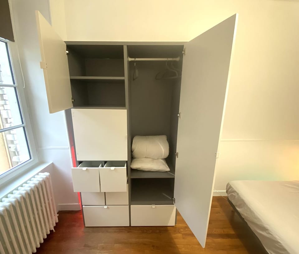 Bedroom, wardrobe