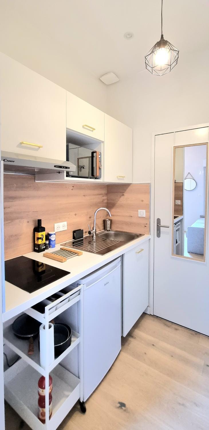 Studio Chic & Balcon - Hypercentre - Gare - Metro Apartment in Toulouse