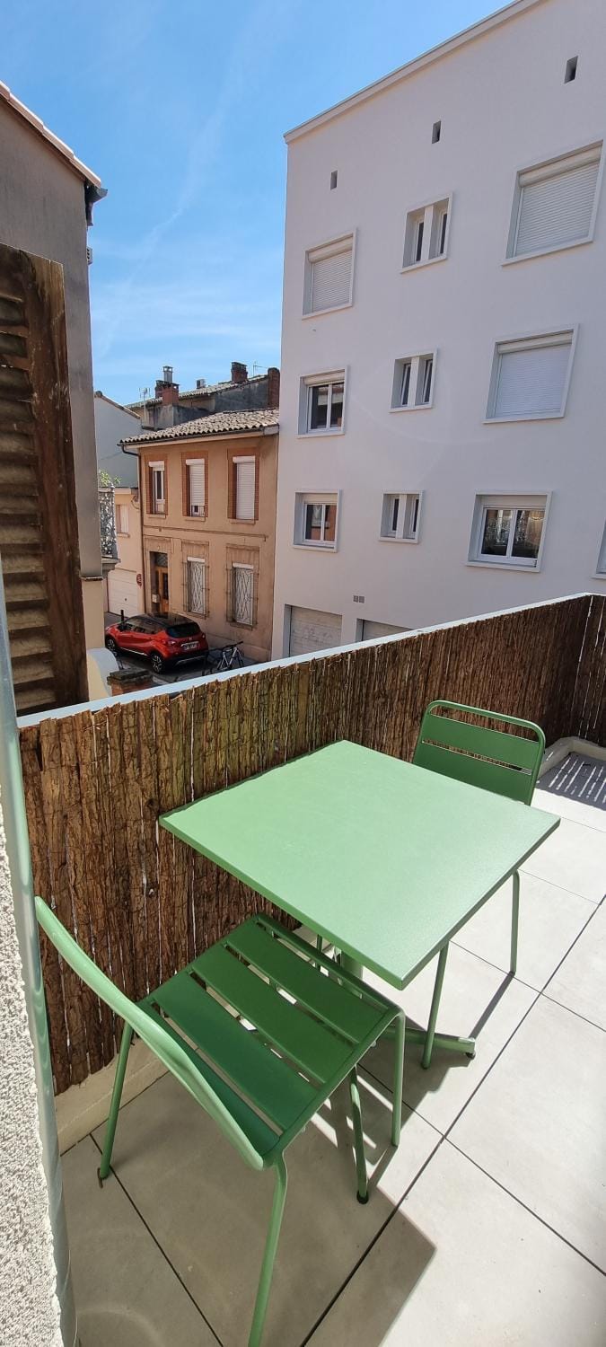 Studio Chic & Balcon - Hypercentre - Gare - Metro Apartment in Toulouse
