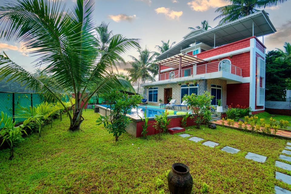 Property building, Swimming pool, Swimming pool
