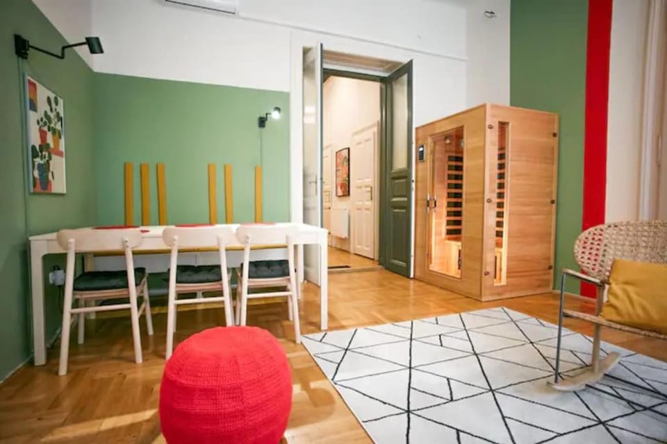 Unwind in Style w SAUNA dsgn 2BR Home Apartment in Budapest