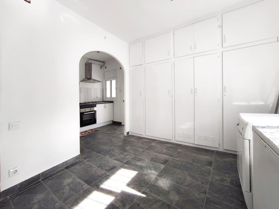 Kitchen or kitchenette, oven, stove