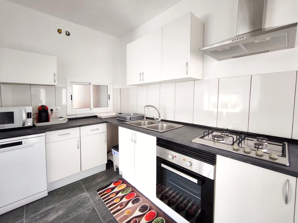 Kitchen or kitchenette, dishwasher, oven, stove