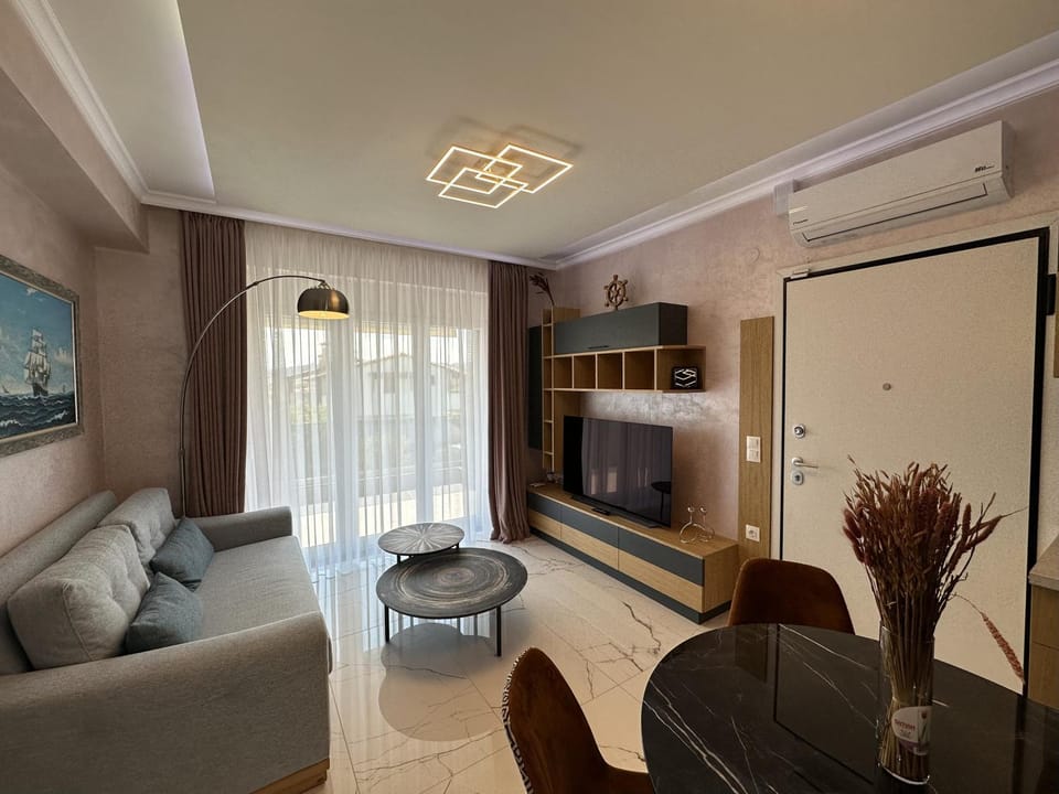 TV and multimedia, Living room, Evening entertainment