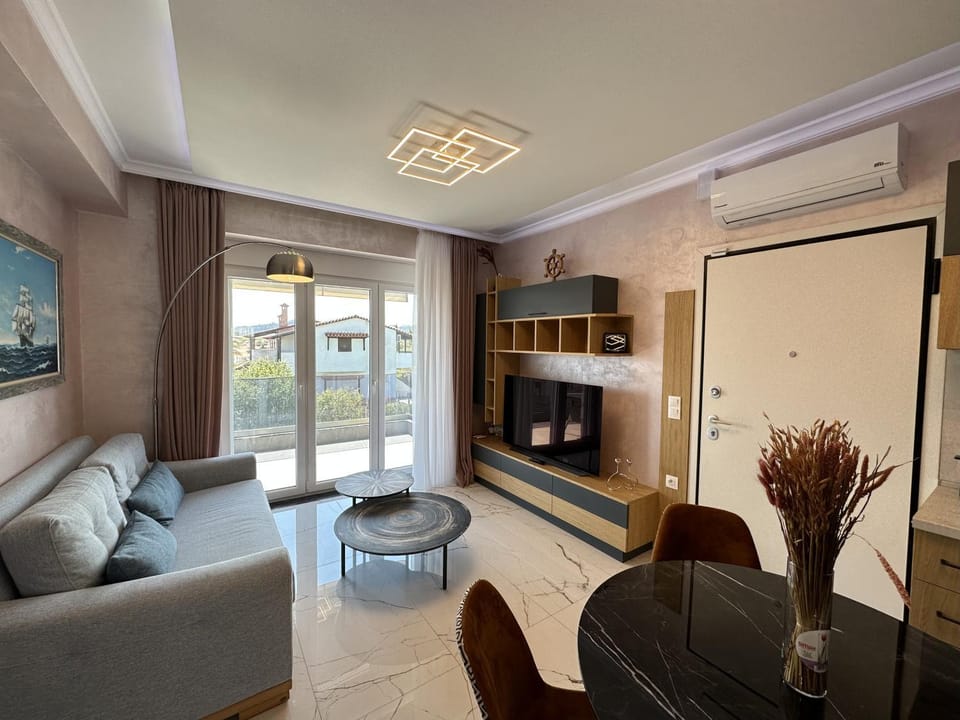 TV and multimedia, Living room, Seating area, air conditioner
