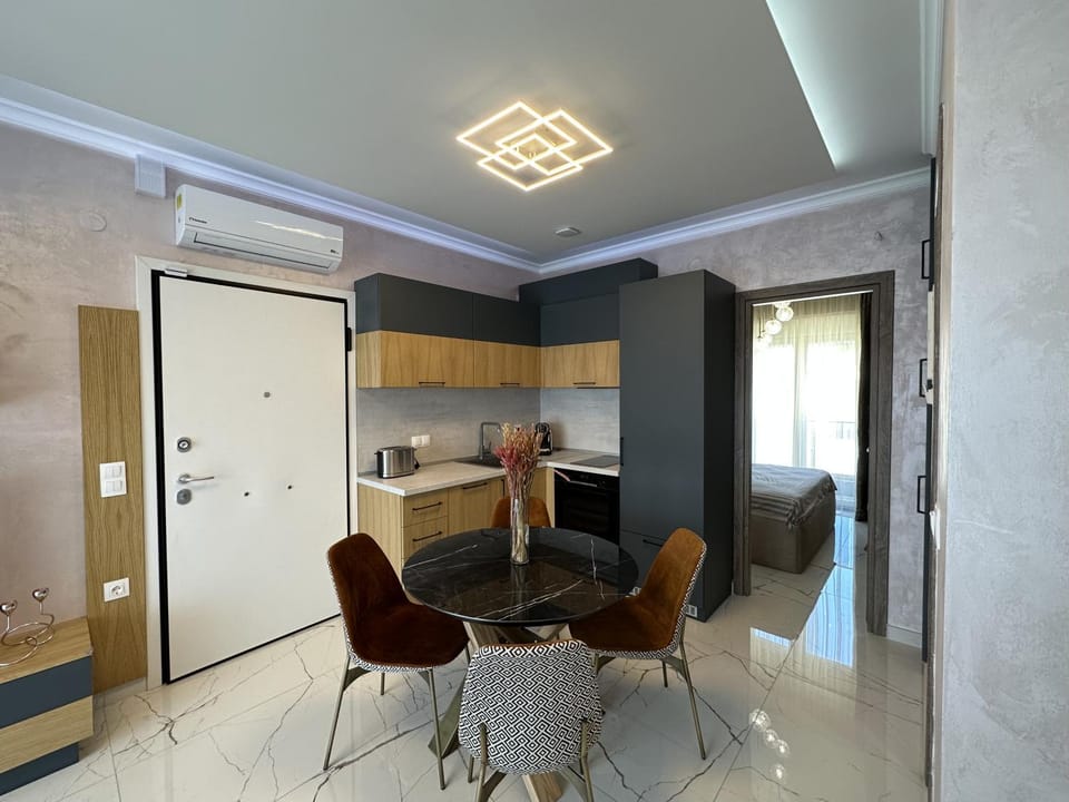 Kitchen or kitchenette, Dining area, pet friendly, stove, kitchen
