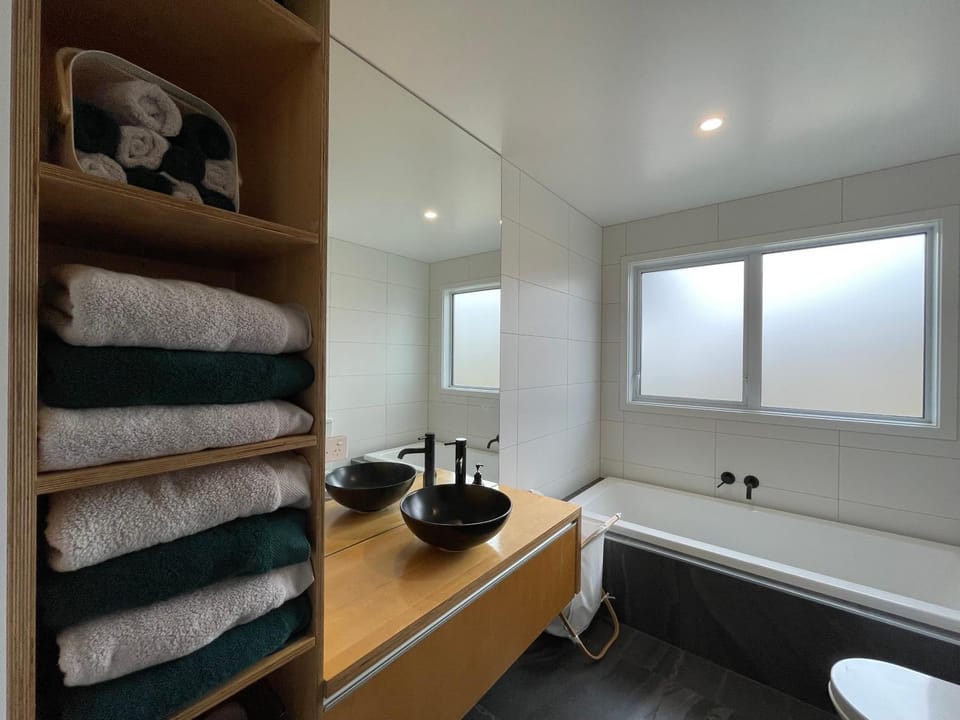 Bathroom, Bath, towels