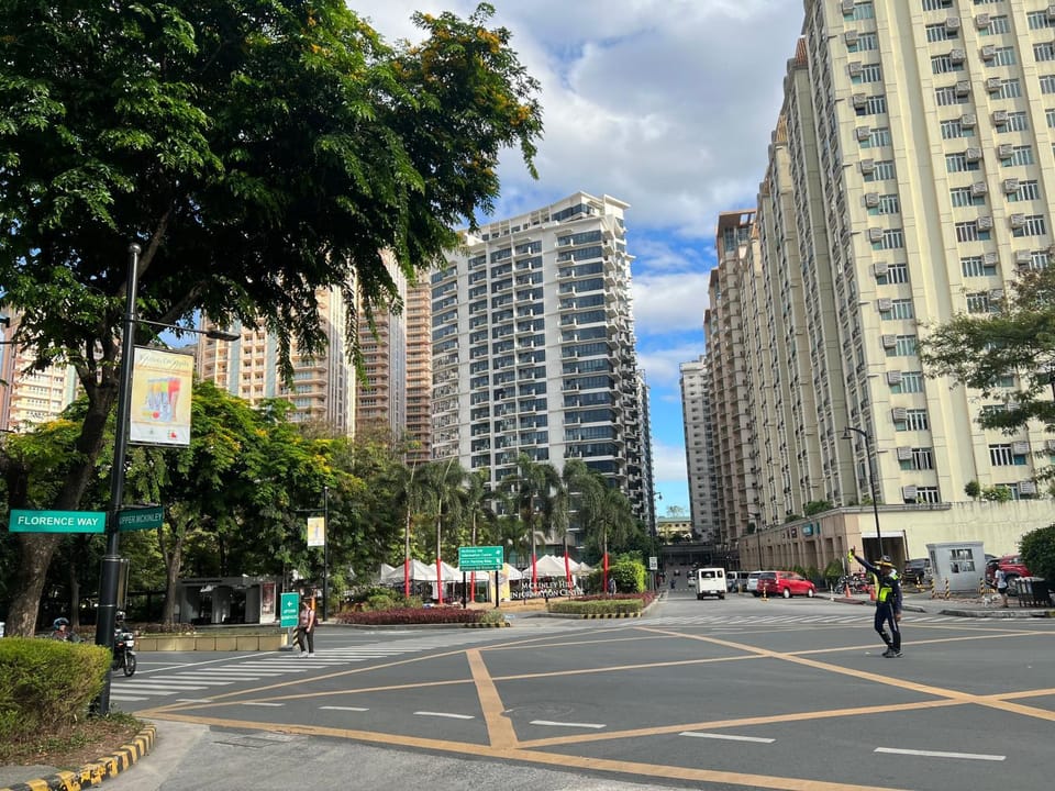 Condotel in Venice Grand Canal Mall Taguig Apartment hotel in Makati