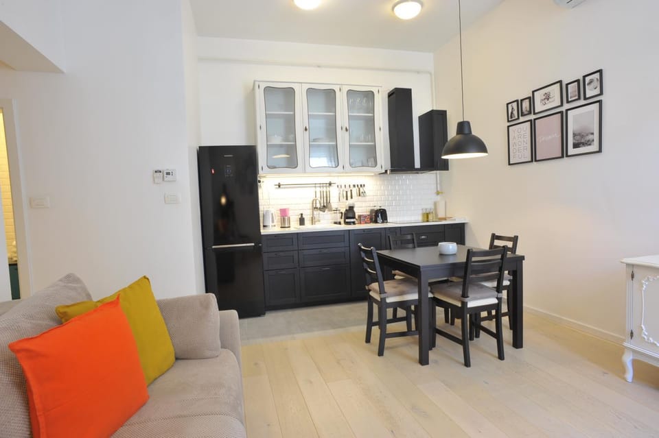 Kitchen or kitchenette, Living room, Dining area