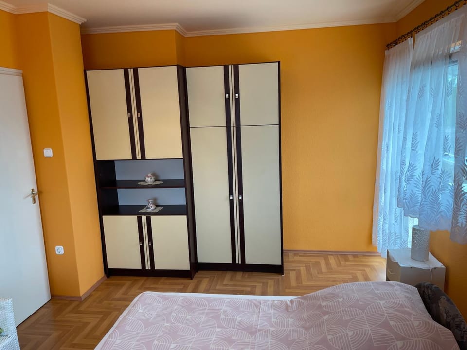 Bedroom, wardrobe