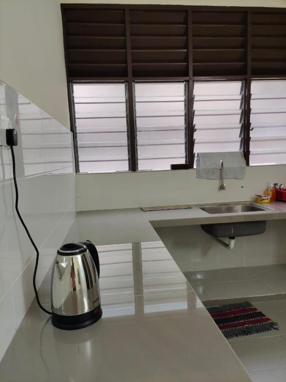 Kitchen or kitchenette, Internal: Not applicable to any particular room